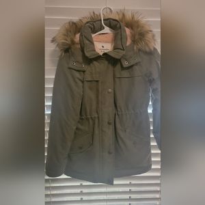 Like new, girls Abercrombie winter coat. Size 9-10.